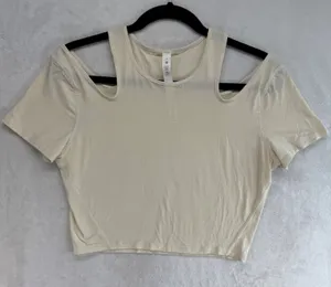 Lululemon Cut‎ Out Shoulder Crop Top Athletic Shirt Activewear Size 8 thumbnail 1