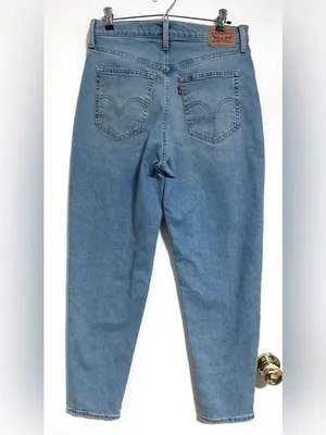 Levis High Waisted Mom Jean Size 30 thumbnail 2