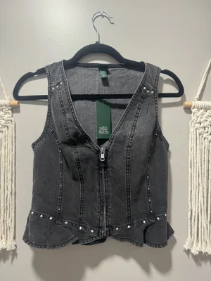 Wild Fable NWT Black Washed Denim Zip Up Studded Ruffle Peplum Vest thumbnail 2
