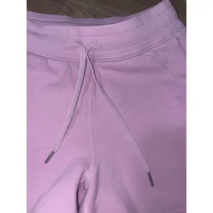Lululemon Scuba High-Rise Shorts Pink Size 6 Drawstring Pockets Women thumbnail 10