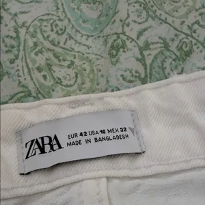 Zara Women's Off-White Jean Shorts thumbnail 4