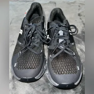 On Cloudflyer 4 Size 9.5 Men’s / 11 Women’s thumbnail 7
