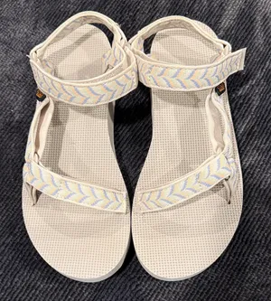 Teva Midform Women’s Size 11 gray straps Universal Sandal thumbnail 1