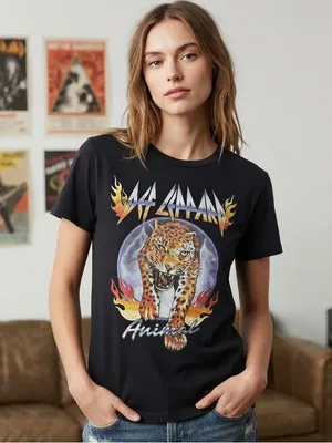 DEF LEPPARD Animal Graphic Short Sleeve Tee S 17.5” p2p Black EUC thumbnail 1