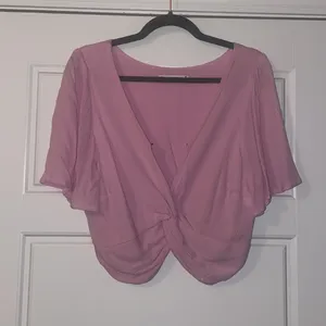 Abercrombie & Fitch pink crop top thumbnail 7