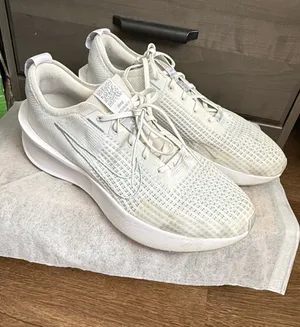 Nike Interact Run Womens Size 13 White Running Shoes thumbnail 1