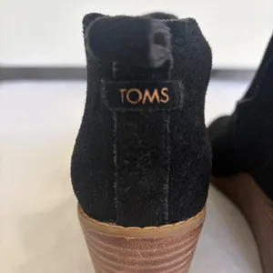 TOMS Kallie Black Suede Side‎ Cutout Wedge Ankle Booties Womens 9.5 thumbnail 11