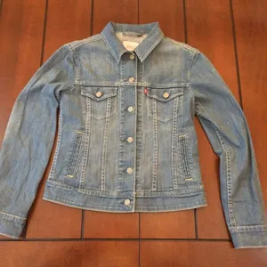Levi’s women’s denim Jean jacket small thumbnail 1