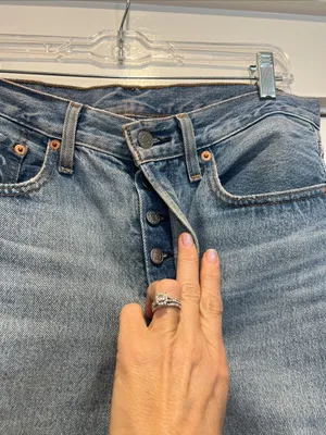 Levi's 501 Distressed Light Blue Straight Leg Women's Jeans size 28/30. thumbnail 5