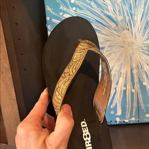 Unr8ed Serena Sparkly Gold Flip Flops Size 7 thumbnail 10