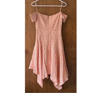 Nicole Miller Sz 2 peach lace crochet handkerchief Off Shoulder Dress Fairy Y2K thumbnail 5