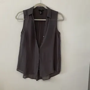 H&M Women Sleeveless Blouse Charcoal Gray Button Down Chiffon Top Size 2 thumbnail 2