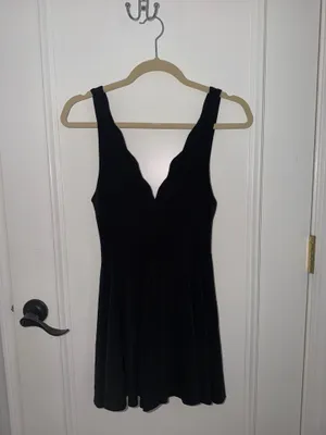 Kimchi Blue Urban Outfitters Black Scalloped Plunge Neck Flowy Romper thumbnail 3
