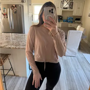 Lululemon Cropped Long Sleeve Mesh Hem Top Blush Pink Size 8 thumbnail 2