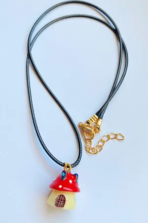 Kawaii y2k retro fairy cottage style miniature mushroom house necklace🍄💕 thumbnail 2