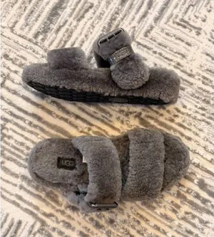 UGG women's size 7 gray Fuzz Yeah Slide Slipper Sandals S/N 1104662 thumbnail 1