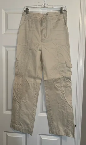 Abercrombie & Fitch Women’s Cargo Pants thumbnail 1