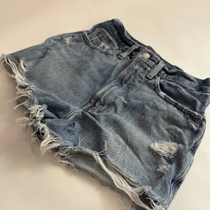 Abercrombie & Fitch Women’s Natural Rise Cut-Off Distressed Denim Shorts 26 2 thumbnail 3