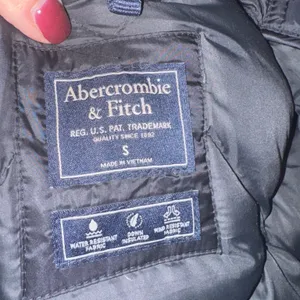 Abercrombie & Fitch down insulated puffer coat S thumbnail 2