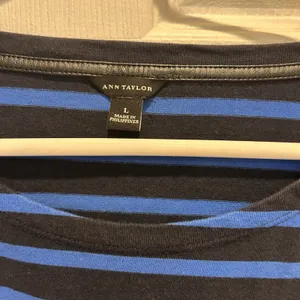 Ann‎ Taylor Woman's Navy And Blue Stripe Shoulder Zip Cotton Tee Size Large thumbnail 2