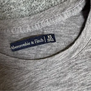 Abercrombie and Fitch Y2K Graphic Baby Tee XS thumbnail 5