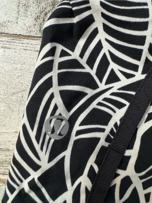 Lululemon Size 4 Run Times Short Black White thumbnail 4