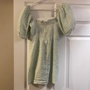 Green and white striped mini dress Size M thumbnail 2