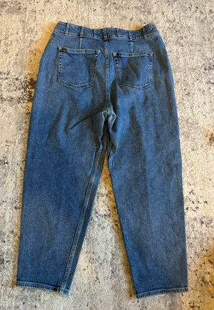 Hollister Ultra High-Rise 80's Mom Jean Size 15R thumbnail 3