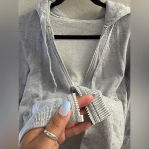 Alo Yoga Grey Hoodie Size XS Lounge Athletic Athleisure Loungewear Travel Spring thumbnail 4