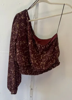 NWT Boutique Sage The Label One Shoulder Smocked Crop Top Burgundy Floral‎ Large thumbnail 1