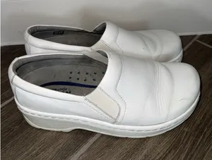 Klogs Womens Naples White Leather 9.5 Clog Nursing Shoes Closed Back Slip On thumbnail 1