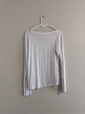NWOT aerie Women’s White Long-Sleeve Scoop Neck Tee thumbnail 3