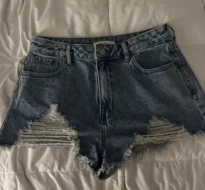 PacSun High Waisted Vintage Wash Denim Shorts thumbnail 1