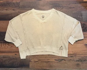 Women’s American Eagle Oversized Big Hug Crewneck Size Medium thumbnail 1