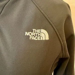 Women’s The North Face Fleece Lined Soft Shell Jacket M Black thumbnail 5