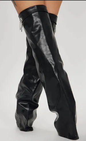 Black boots Size 9 thumbnail 1