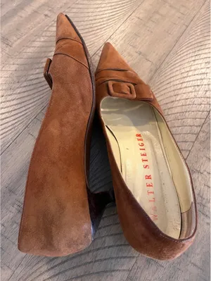 Vintage Walter Steiger Tan Suede Pointed Toe Buckle Pumps Size 7.5 Made in Italy thumbnail 4