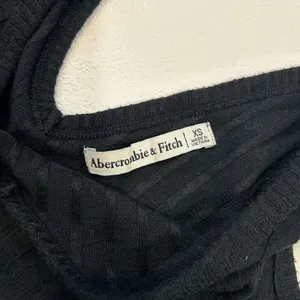 Abercrombie & Fitch Black Ribbed V-Neck Tank Top Women’s XS thumbnail 3