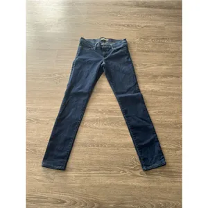 Levi’s 711 Skinny Jeans Womens 28 Dark Wash Mid Rise Stretch Denim Indigo Blue thumbnail 5