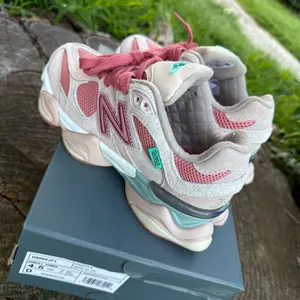 New Balance Women's Pink Coral & Mint Chunky Sneakers Girl size 4.5 thumbnail 5