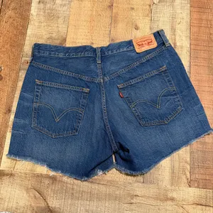 Levi's 501 Women's Dark Denim 100% Cotton Button Fly Shorts Sz 31 Festival Boho thumbnail 4