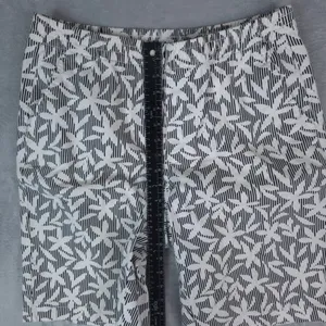 Lands End Shorts Womens 10 White Black‎ Floral Striped Mid Rise Bermuda Stretch thumbnail 9