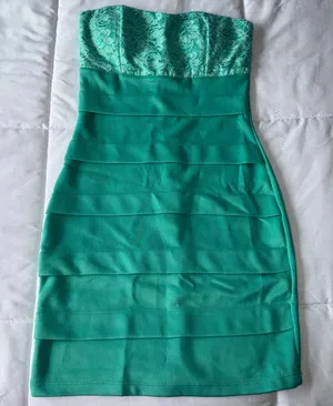 🔥 Emerald Lace Strapless Bodycon Mini Dress w/ Built-In Padded Bra – Sculpted & Snatched Small 💚✨ thumbnail 1