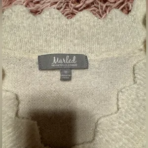 White sweater Size M thumbnail 2