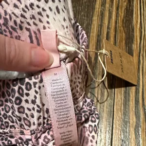SKIMS NWT VALENTINES DAY PAJAMA PANTS Leopard Print Lounge Pants thumbnail 2