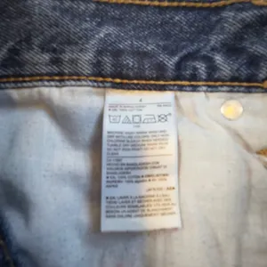 Old Navy High Rise Slouchy Straight Distressed Crop Jeans Blue Button Fly Size 4 thumbnail 7