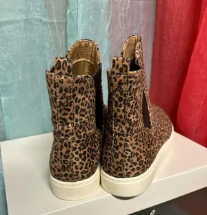 booties w/box size 8.5 thumbnail 4