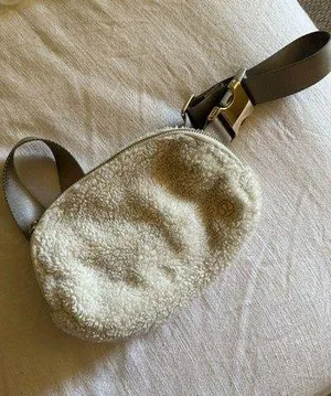 Lululemon Sherpa Belt Bag thumbnail 1