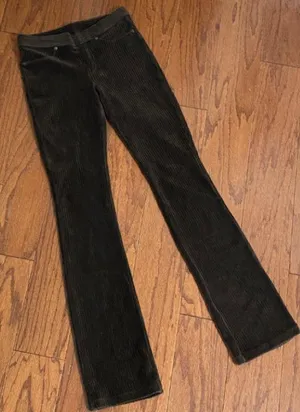 HUE Brown velvet corduroy thick ribbed leggings - Size Small Tall. Gently warn & excellent condition. Velvet corduroy Ribbed black leggings. Real back pockets. Measurements approximately 13” waste not fully stretched out x 9” rise x 42” long x 32” inseam. None smoking home. Priced to sell at as is condition. Don’t like my price make reasonable offer! thumbnail 1