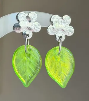 Handmade fairy forest vintage retro aesthetic style Czech glass big leaf dangle earrings🍃💚 thumbnail 1